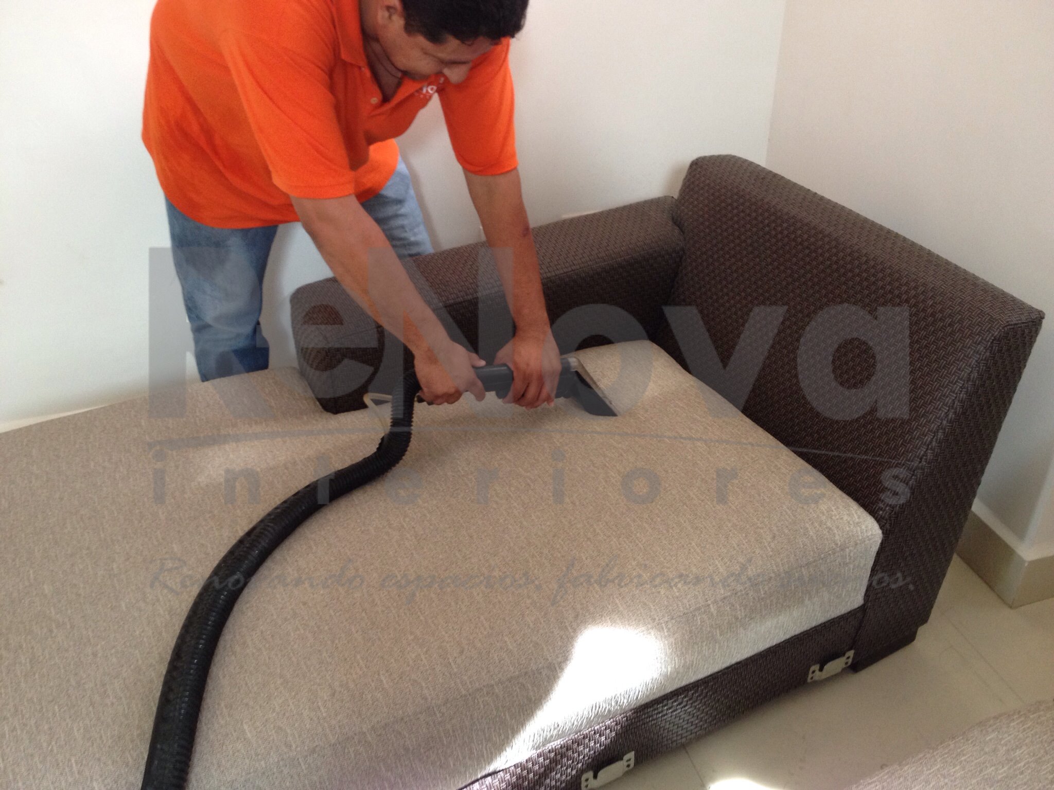 ReNova Interiores: Profesionales en Muebles. Fabricación, Tapicería, Limpieza de Muebles y Cojinería para Exterior